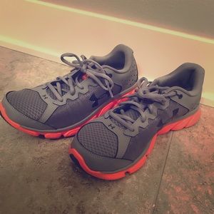 Women’s Under Armour Asset 6 running shoes, 10